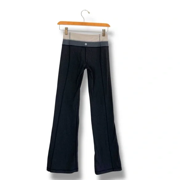 LULULEMON REVERSIBLE GROOVE PANTS IN Charcoal Grey Mid Rise Leggings Flare Sz 2 - Picture 4 of 10